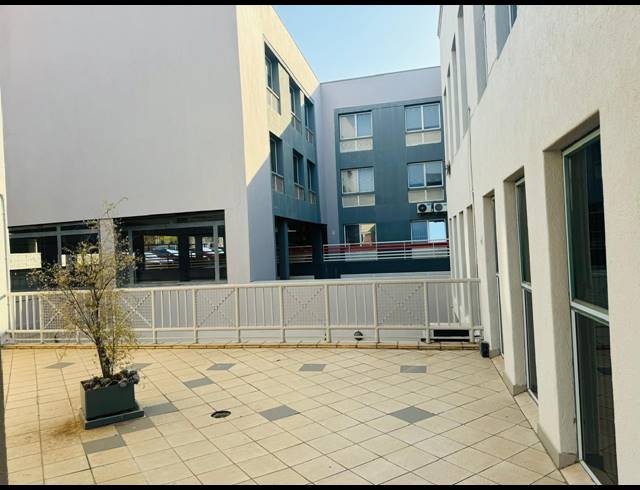1,800M² BUILDING FOR SALE IN HATFIELD